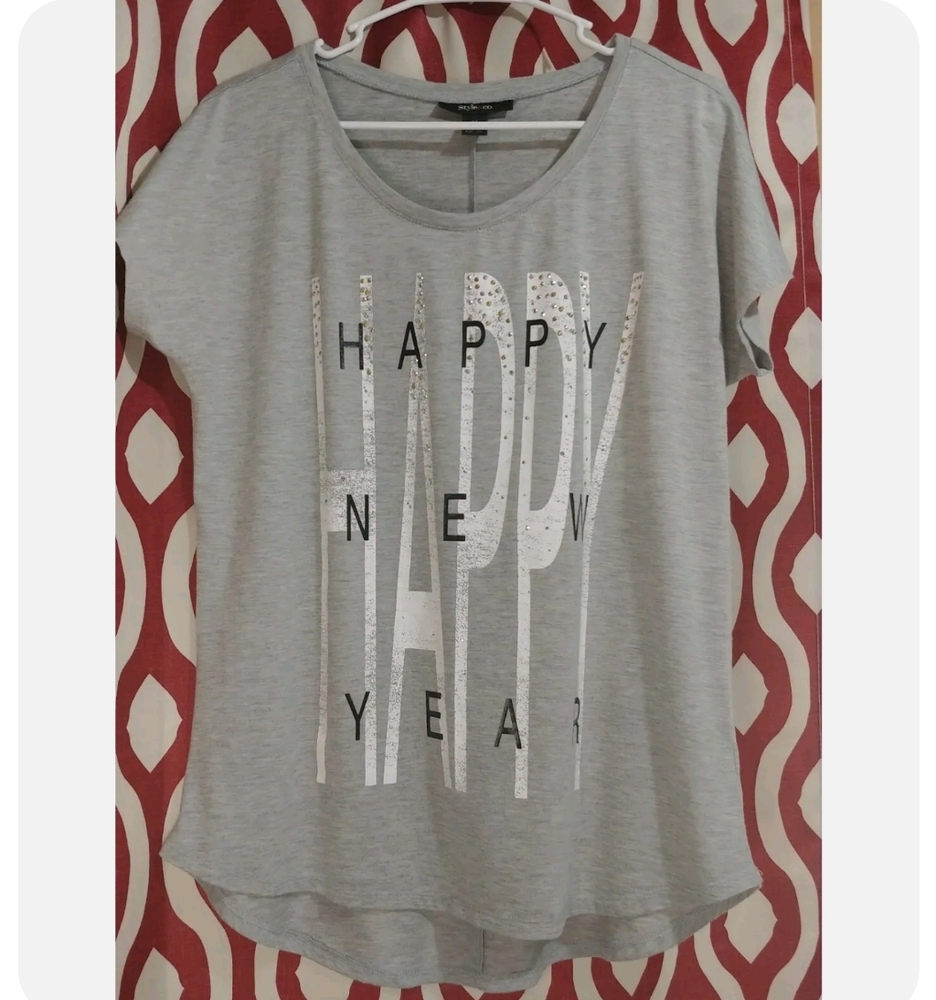 Style & co Tshirt for Women Size Medium Color Gray " Happy New Year" Logo